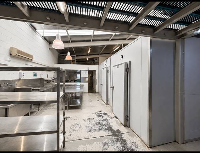 172M² FACTORY TO LET IN WOODSTOCK